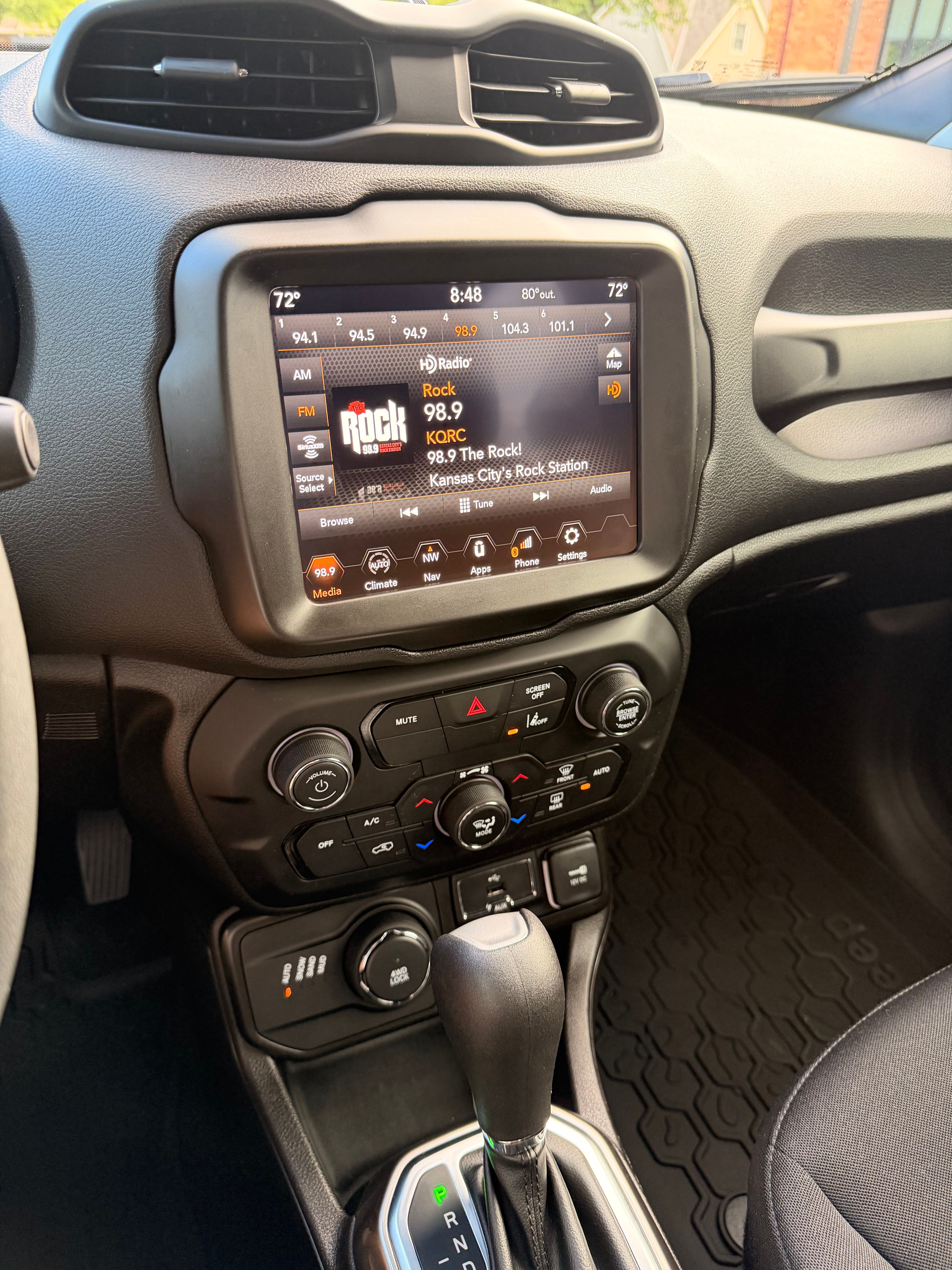 Used 2022 Jeep Renegade Latitude AWD/4WD image 24