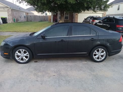 Used 2012 Ford Fusion SE image 2