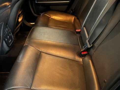 Used 2018 Chrysler 300 S w/ 300S Premium Group image 8