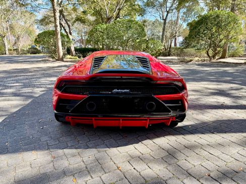 Used 2020 Lamborghini Huracan EVO image 8