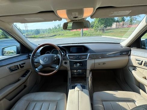 Used 2010 Mercedes-Benz E 550 Sedan image 8