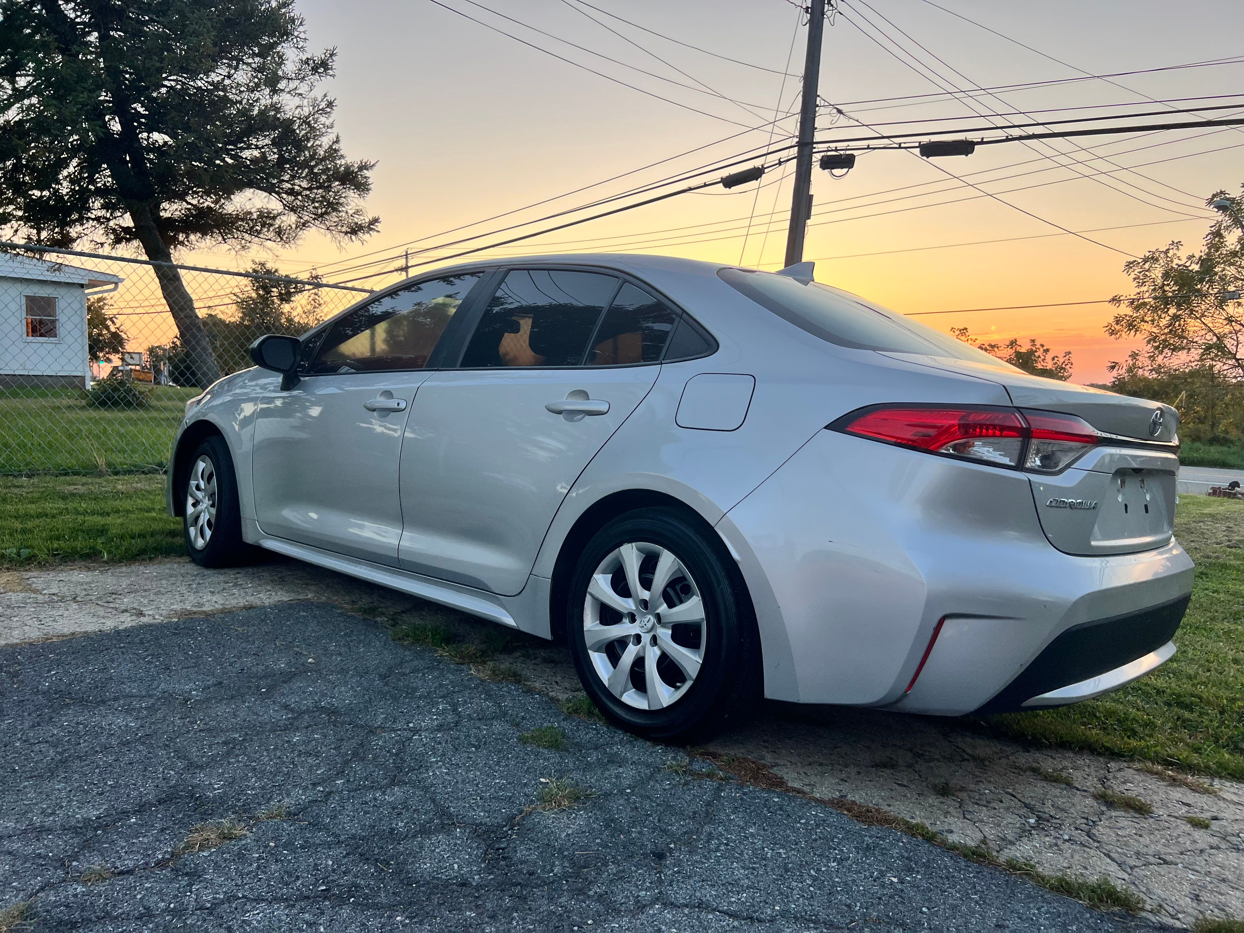 Used 2020 Toyota Corolla LE FWD image 2