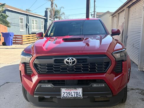 Used 2024 Toyota Tacoma TRD Sport w/ TRD Sport Premium Package image 9