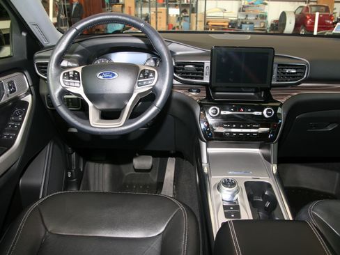 Used 2022 Ford Explorer Limited w/ Equipment Group 301A image 12