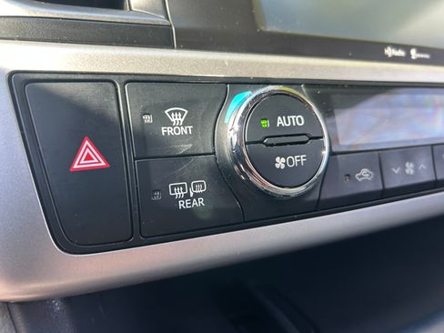 Used 2014 Toyota Highlander XLE image 24