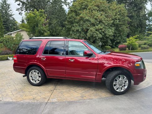 Used 2014 Ford Expedition Limited w/ Equipment Group 301A AWD/4WD image 6
