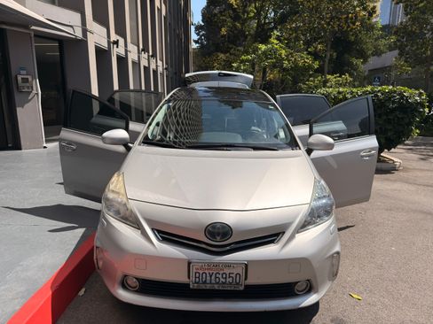 Used 2013 Toyota Prius V Five image 5