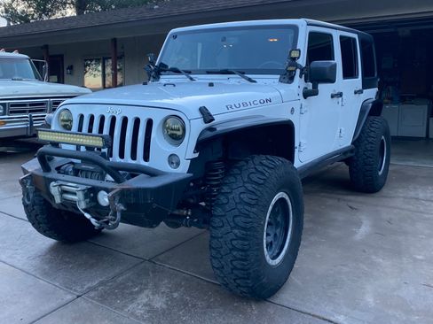 Used 2015 Jeep Wrangler Unlimited Rubicon w/ Connectivity Group image 1