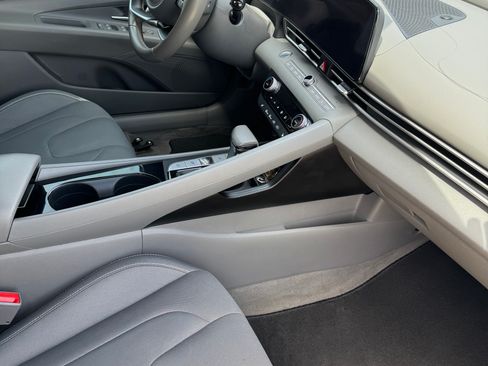 Used 2023 Hyundai Elantra SEL w/ Convenience Package FWD image 21