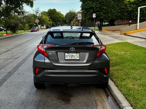 Used 2019 Toyota C-HR LE FWD image 5