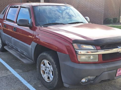 Used 2005 Chevrolet Avalanche Z71 w/ Preferred Equipment Group image 2