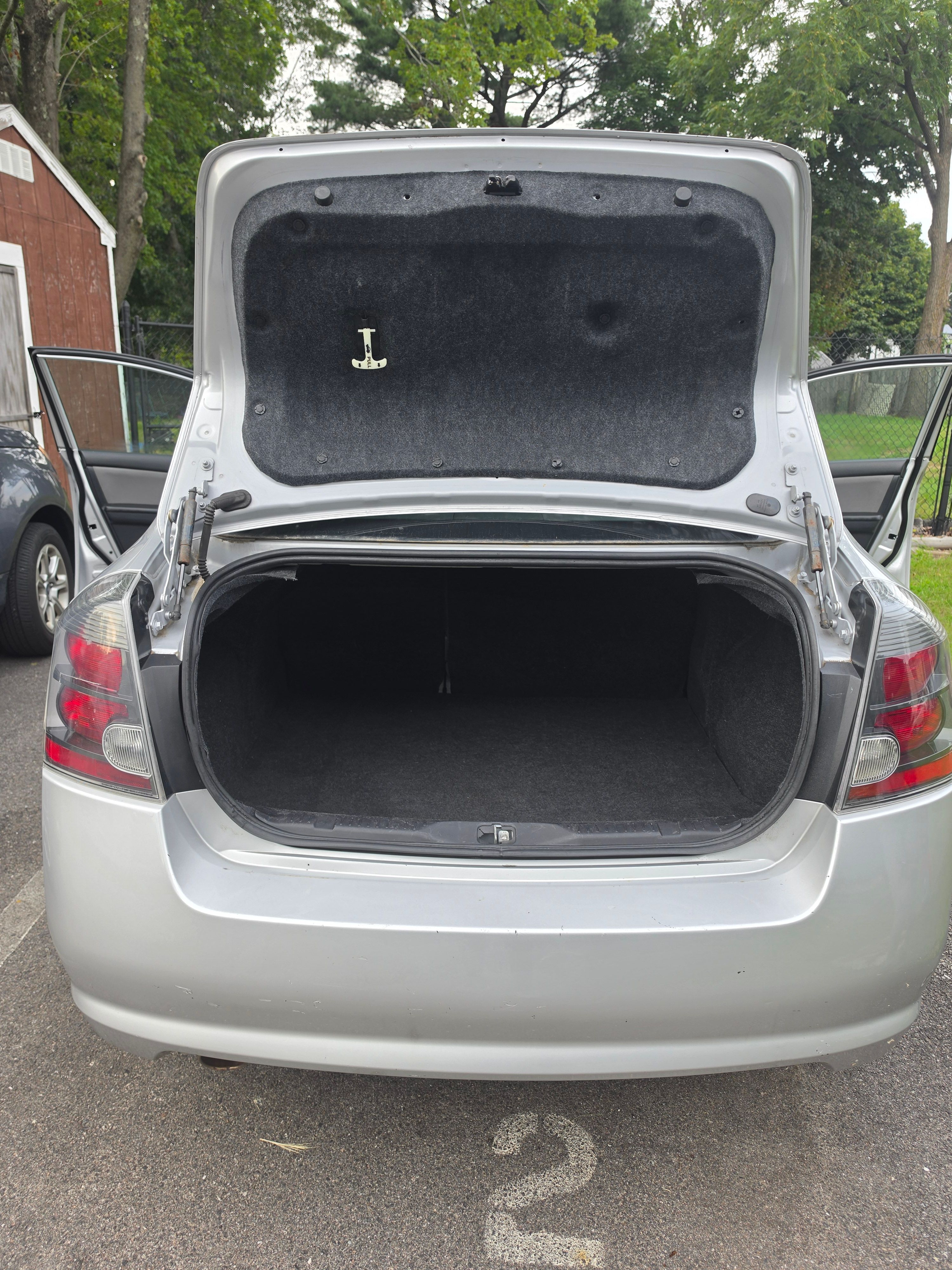Used 2012 Nissan Sentra 2.0 SR w/ Special Edition Pkg FWD image 9