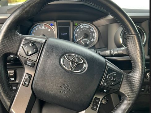 Used 2019 Toyota Tacoma TRD Off-Road w/ Technology Package image 15