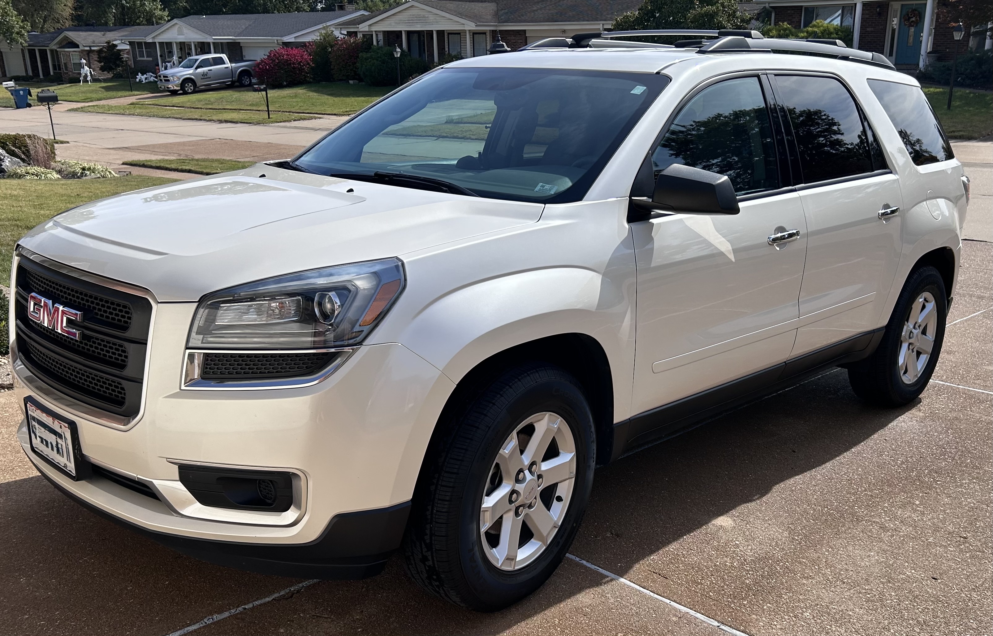 Used 2014 GMC Acadia SLE FWD image 1