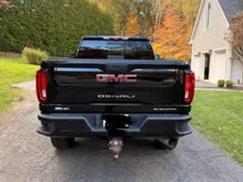 Used 2021 GMC Sierra 2500 Denali w/ Denali Black Diamond Edition image 9