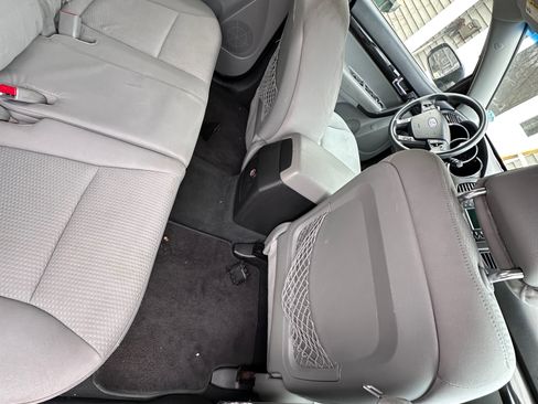 Used 2011 Kia Sorento LX w/ Convenience Pkg image 6