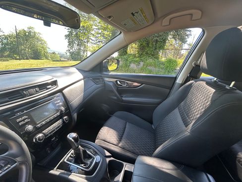 Used 2017 Nissan Rogue S AWD/4WD image 6
