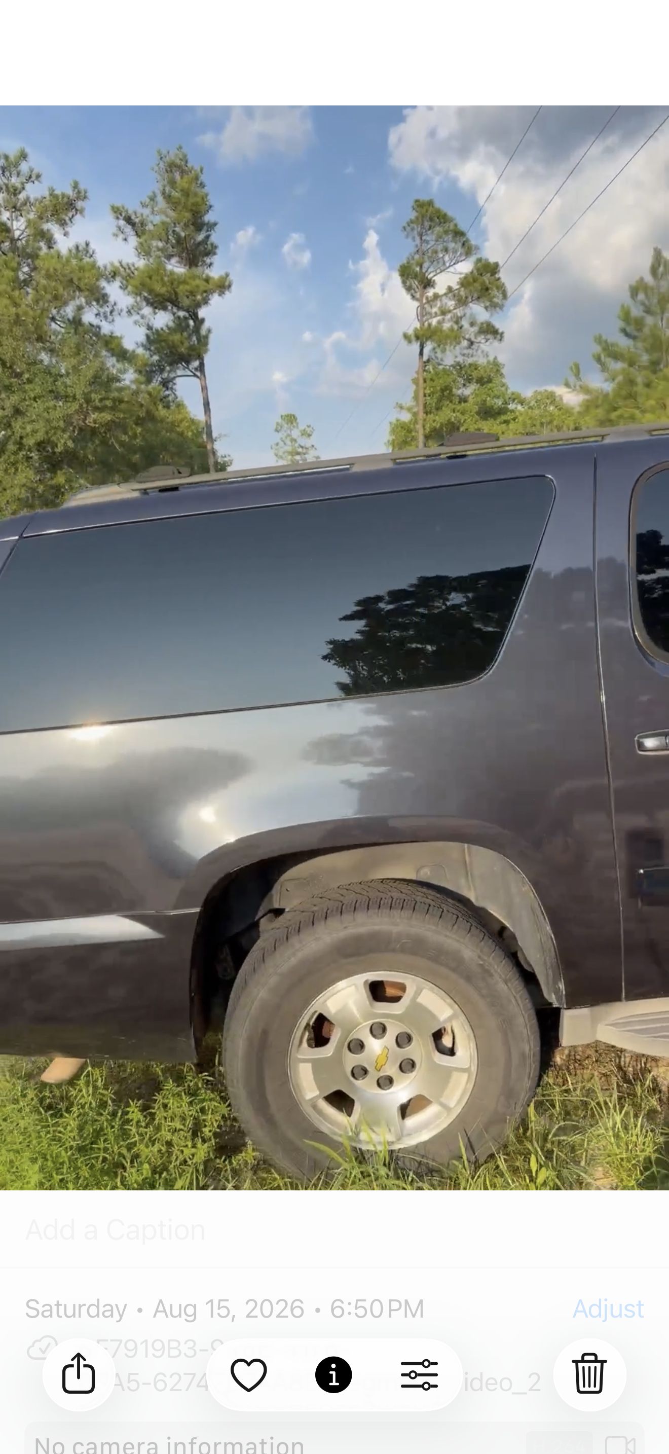 Used 2013 Chevrolet Suburban LT RWD image 19