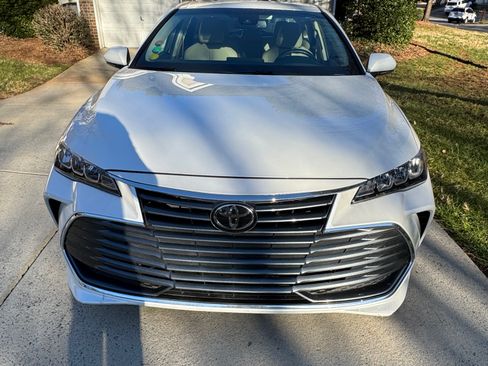 Used 2020 Toyota Avalon XLE image 1