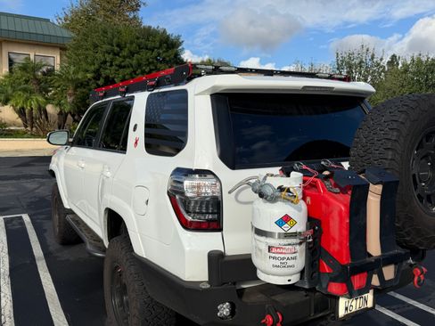 Used 2022 Toyota 4Runner SR5 Premium image 4