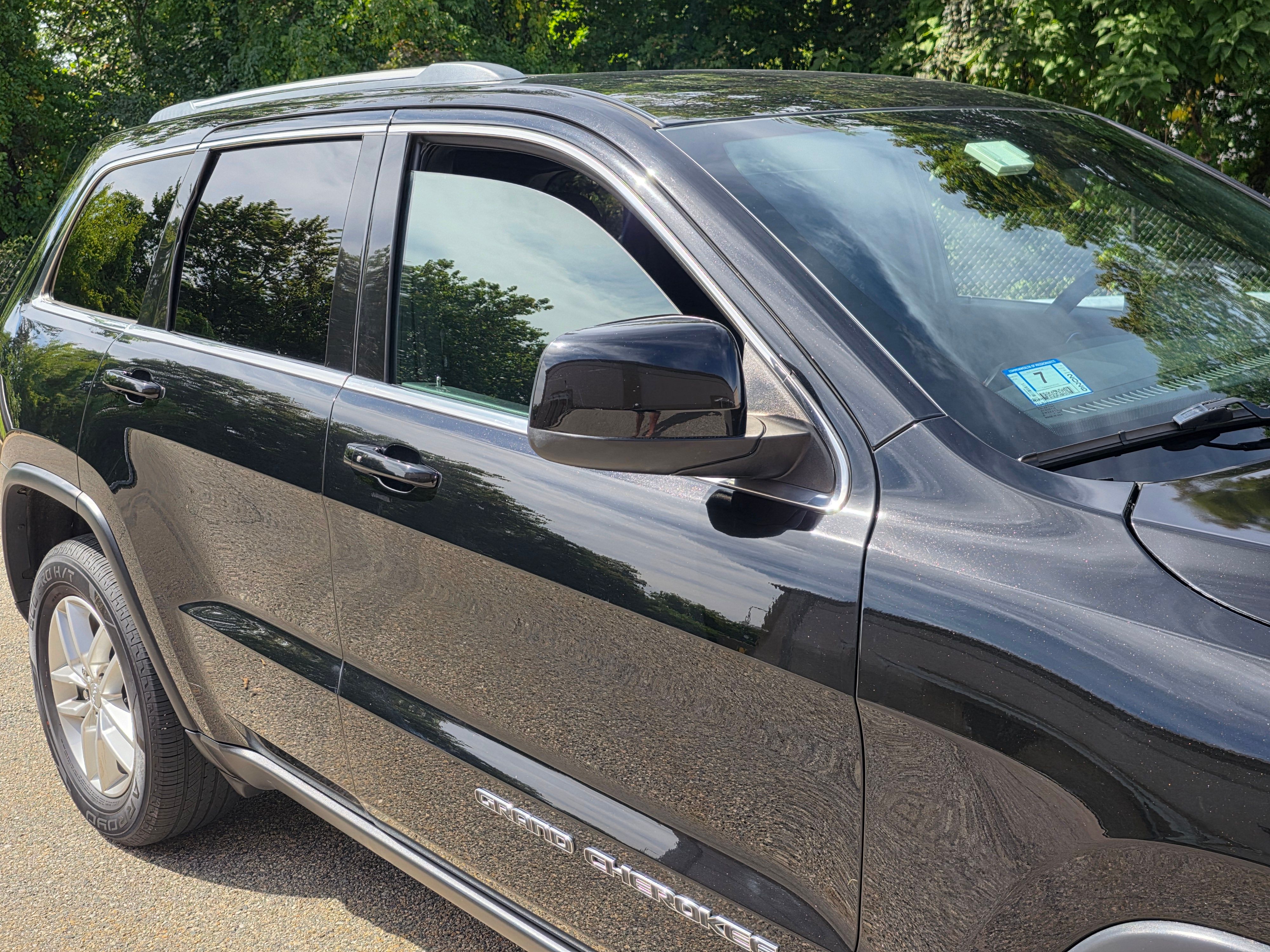 Used 2017 Jeep Grand Cherokee Laredo w/ Quick Order Package 23E AWD/4WD image 9