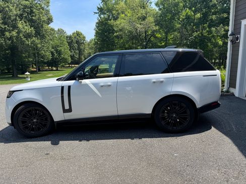 Used 2024 Land Rover Range Rover Autobiography AWD/4WD image 2