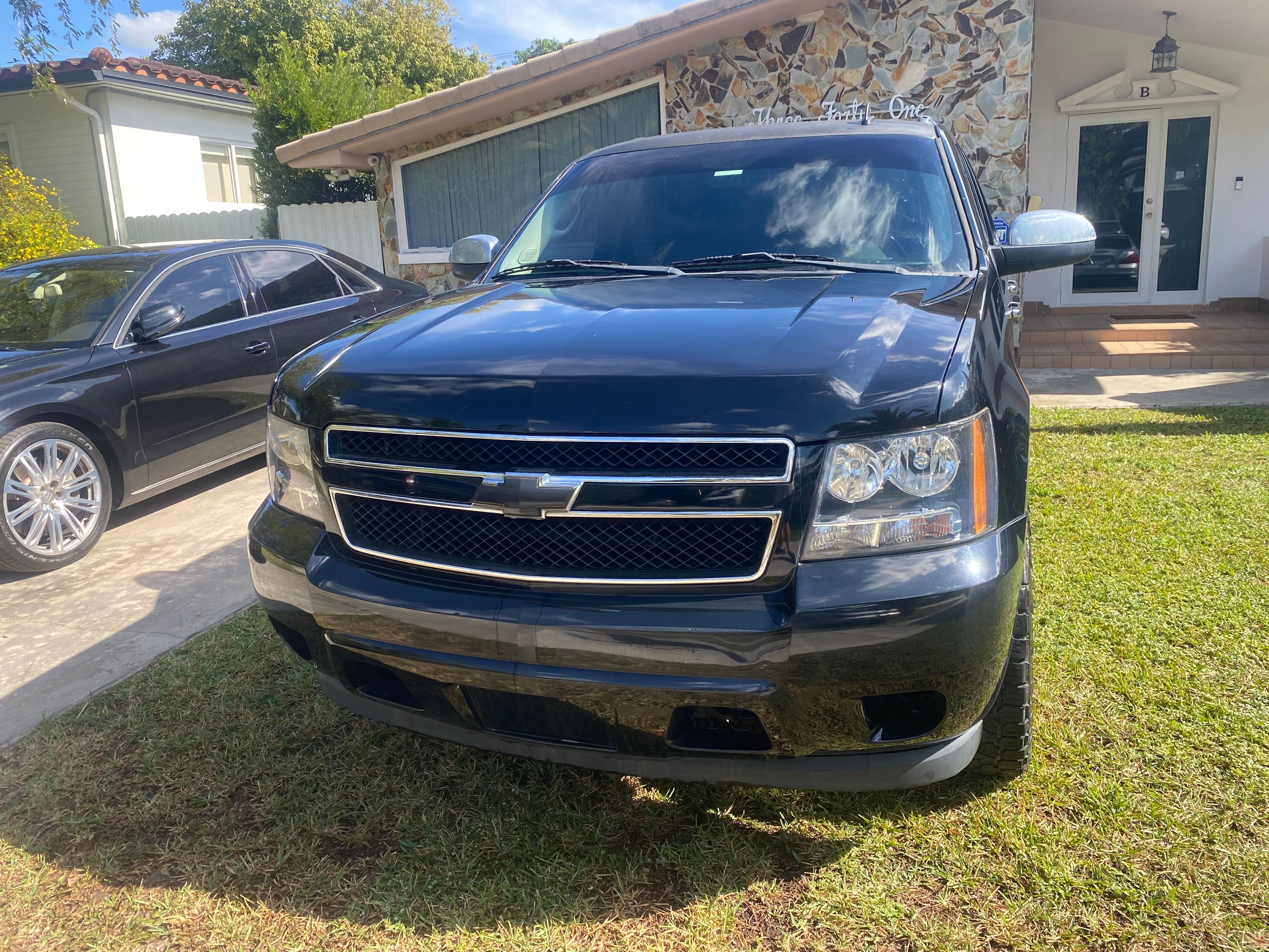 Used 2010 Chevrolet Tahoe LS w/ Convenience Package image 2
