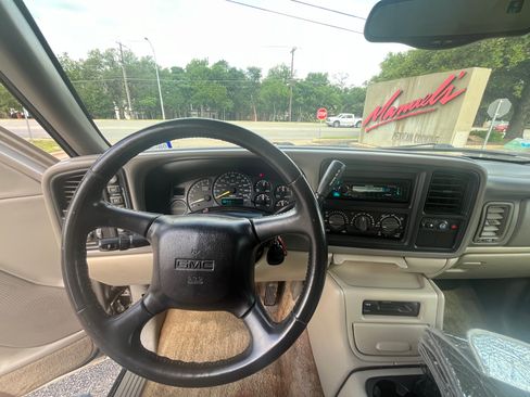 Used 2001 GMC Yukon XL SLT AWD/4WD image 8