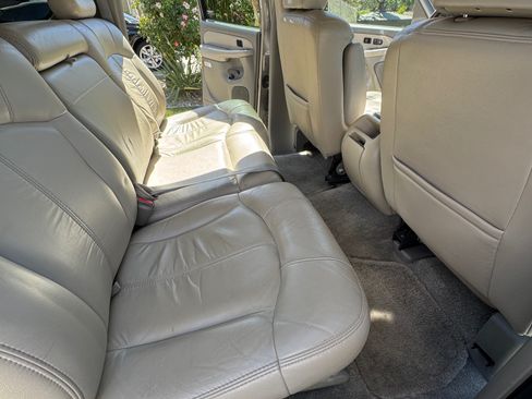 Used 2001 Chevrolet Suburban LT w/ LT Preferred Equipment Group AWD/4WD image 15