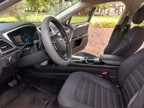 Used 2013 Ford Fusion SE FWD image 9