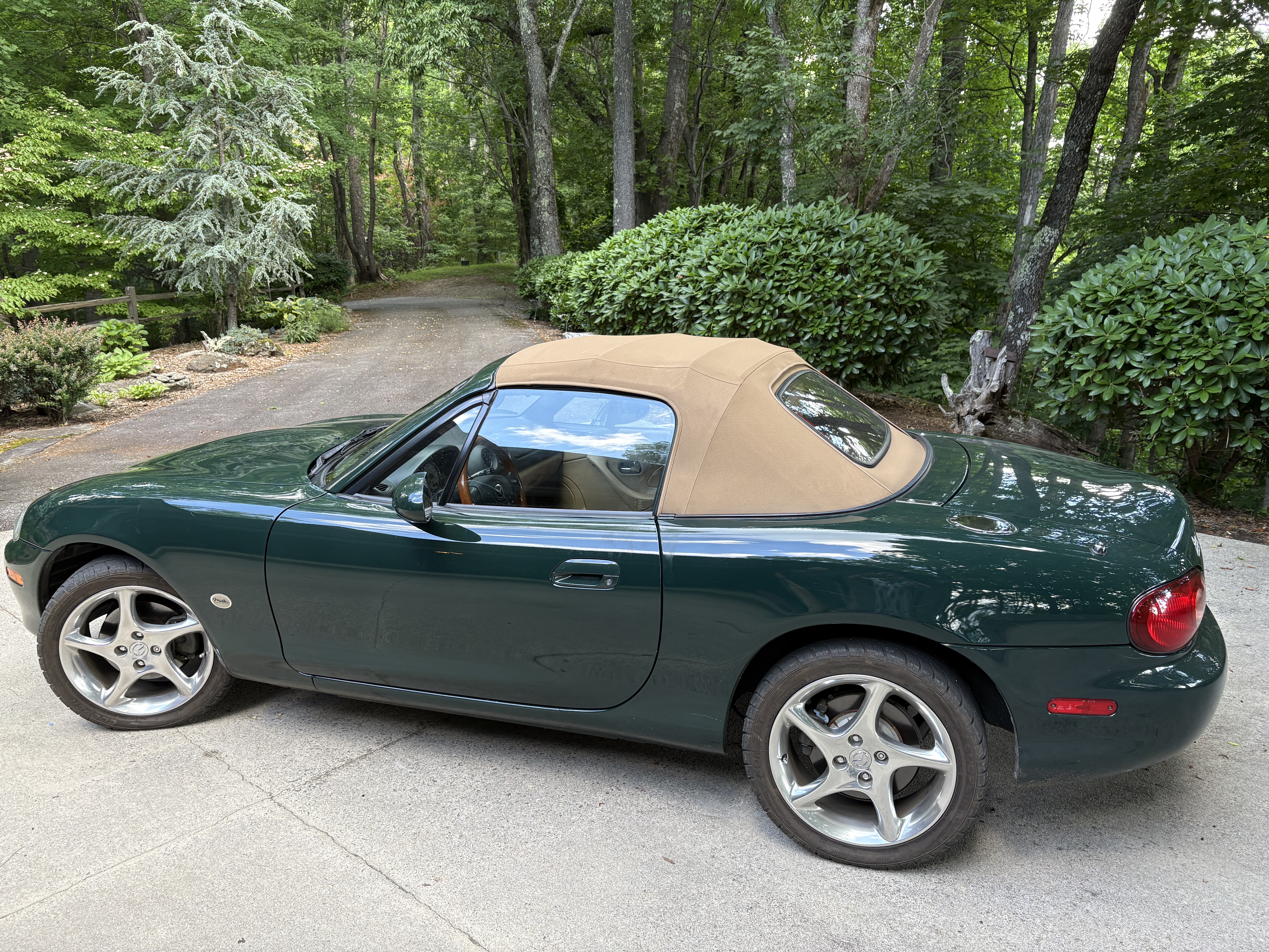 Used 2001 MAZDA MX-5 Miata RWD image 12