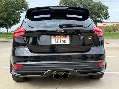 Used 2017 Ford Focus ST image 6