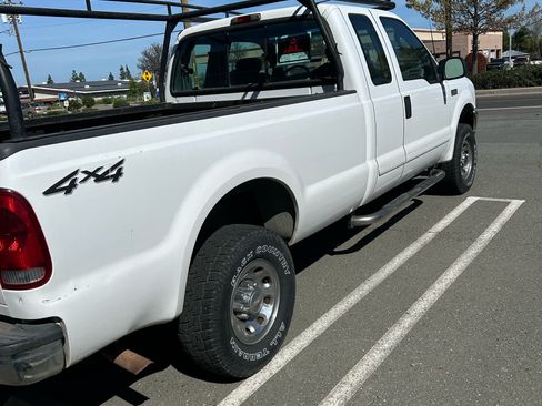 Used 2003 Ford F250 XL image 2