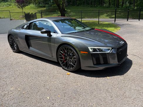 Used 2018 Audi R8 V10 RWD image 1