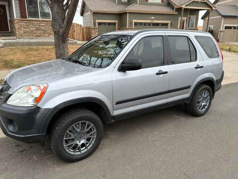 Used 2005 Honda CR-V LX image 2