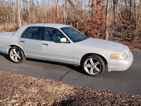 Used 2003 Ford Crown Victoria LX image 5