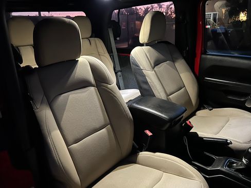 Used 2020 Jeep Wrangler Sport image 12