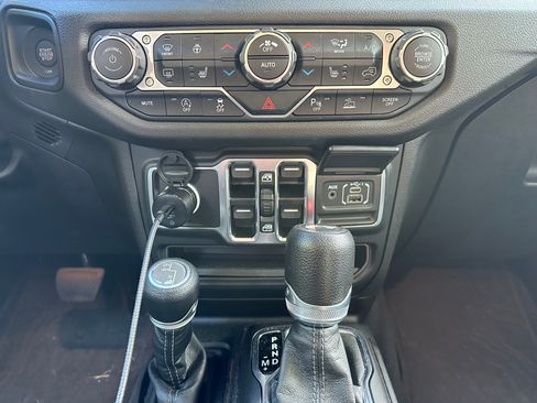 Used 2024 Jeep Wrangler Unlimited Sport image 13