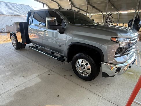Used 2025 Chevrolet Silverado 3500 LTZ w/ LTZ Plus Package AWD/4WD image 6
