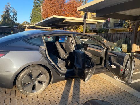 Used 2023 Tesla Model 3 Standard Range image 11