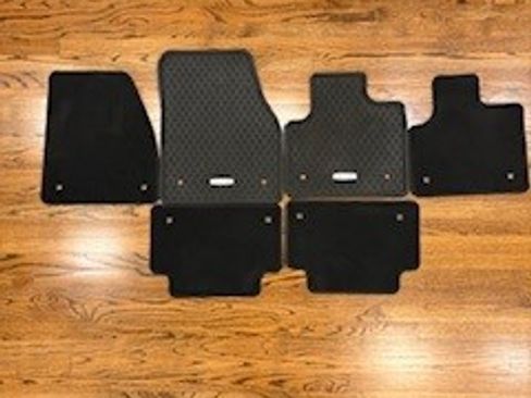 Used 2023 Jaguar E-PACE SE image 13