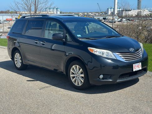 Used 2015 Toyota Sienna XLE w/ XLE Navigation Package AWD/4WD image 2