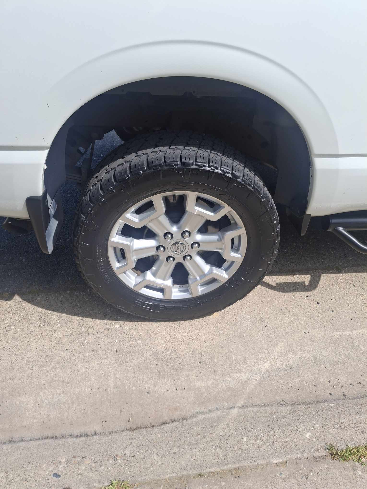 Used 2017 Nissan Titan SV AWD/4WD image 15