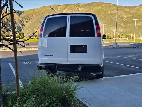 Used 2020 Chevrolet Express 3500 LS image 6