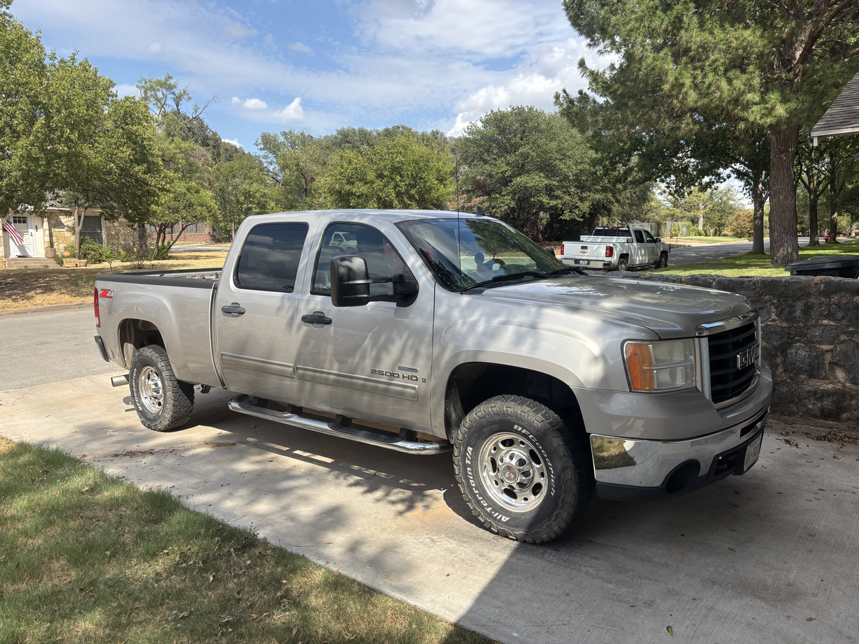 Used 2008 GMC Sierra 2500 SLE w/ Z71 Off-Road Package RWD image 1