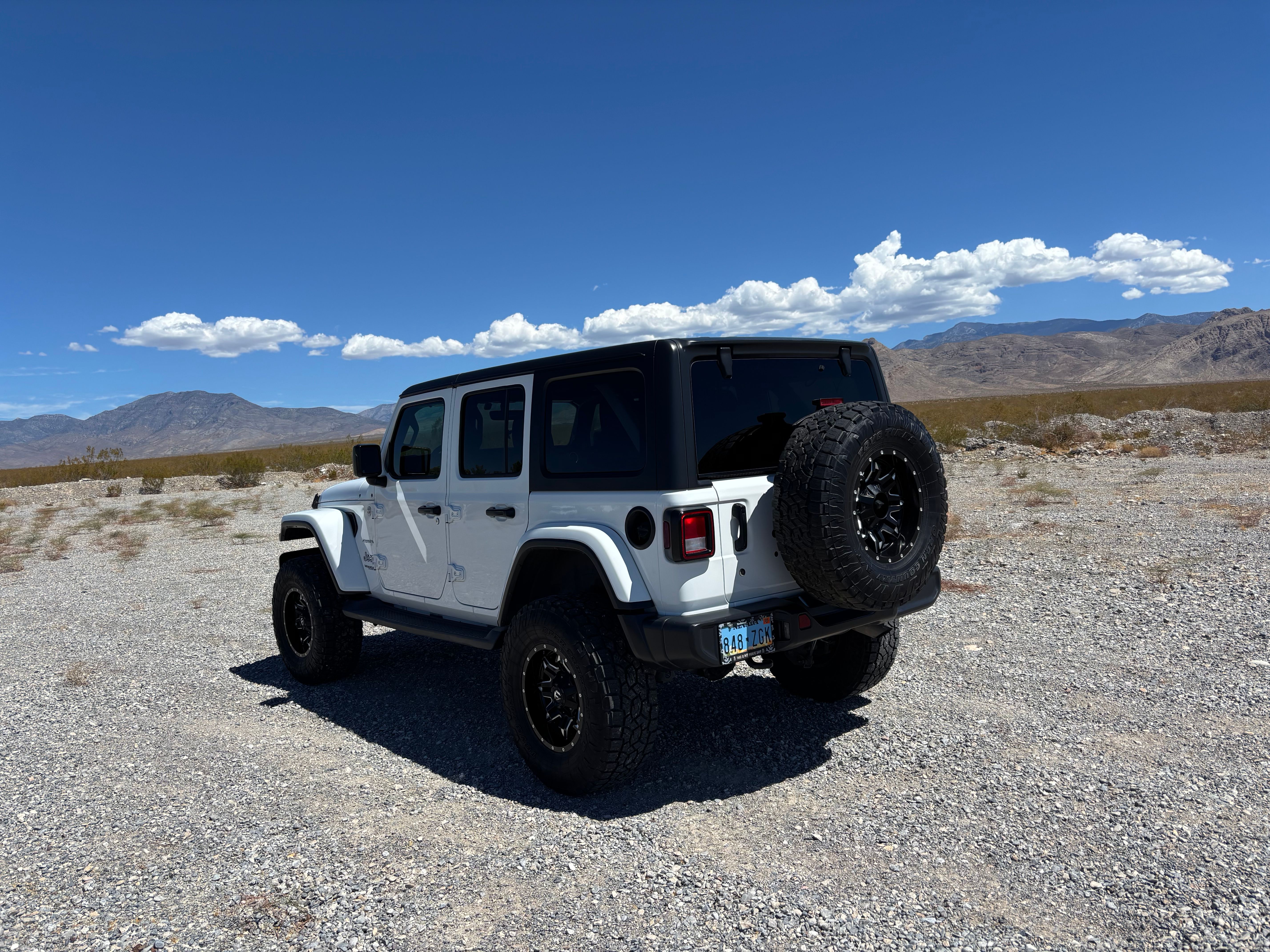 Used 2018 Jeep Wrangler Unlimited Sahara w/ Dual Top Group AWD/4WD image 20