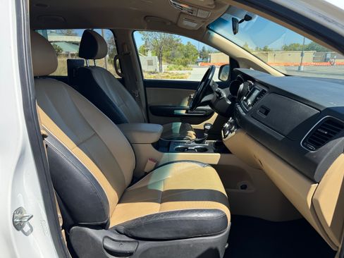 Used 2020 Kia Sedona EX FWD image 12