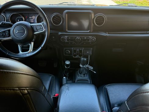 Used 2019 Jeep Wrangler Unlimited Sahara AWD/4WD image 6