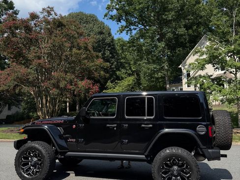 Used 2018 Jeep Wrangler Unlimited Rubicon AWD/4WD image 9