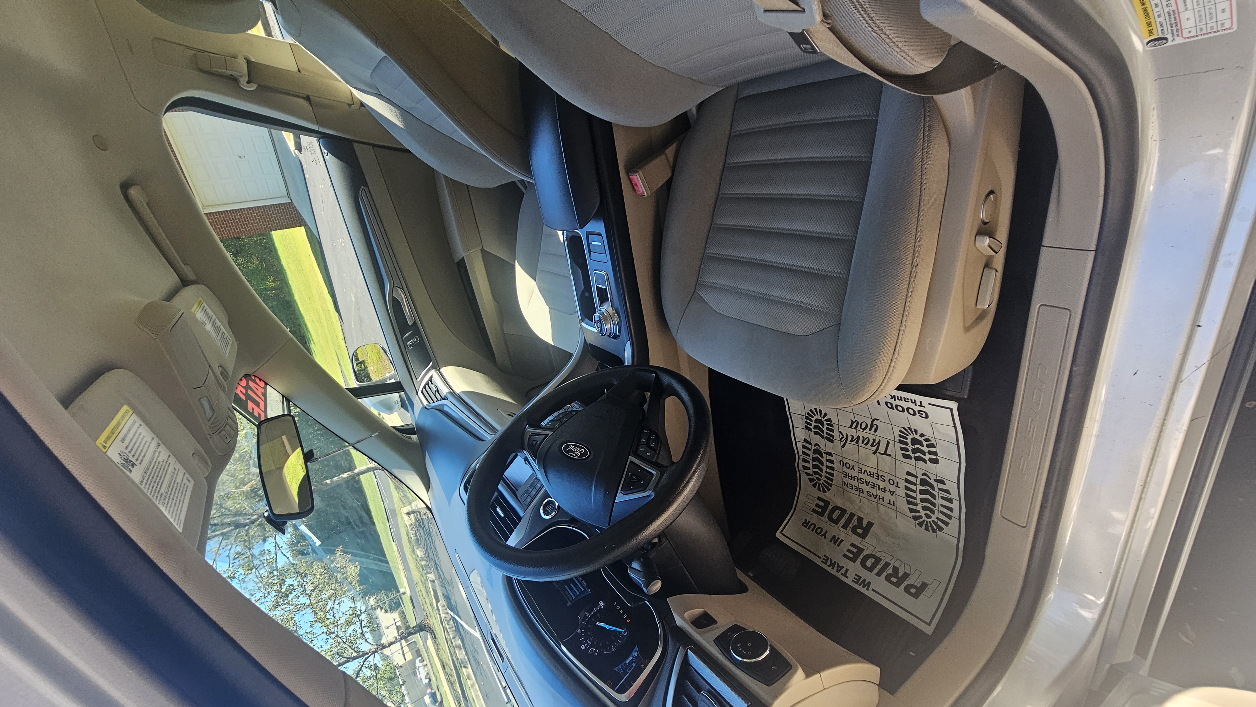 Used 2018 Ford Fusion SE FWD image 11